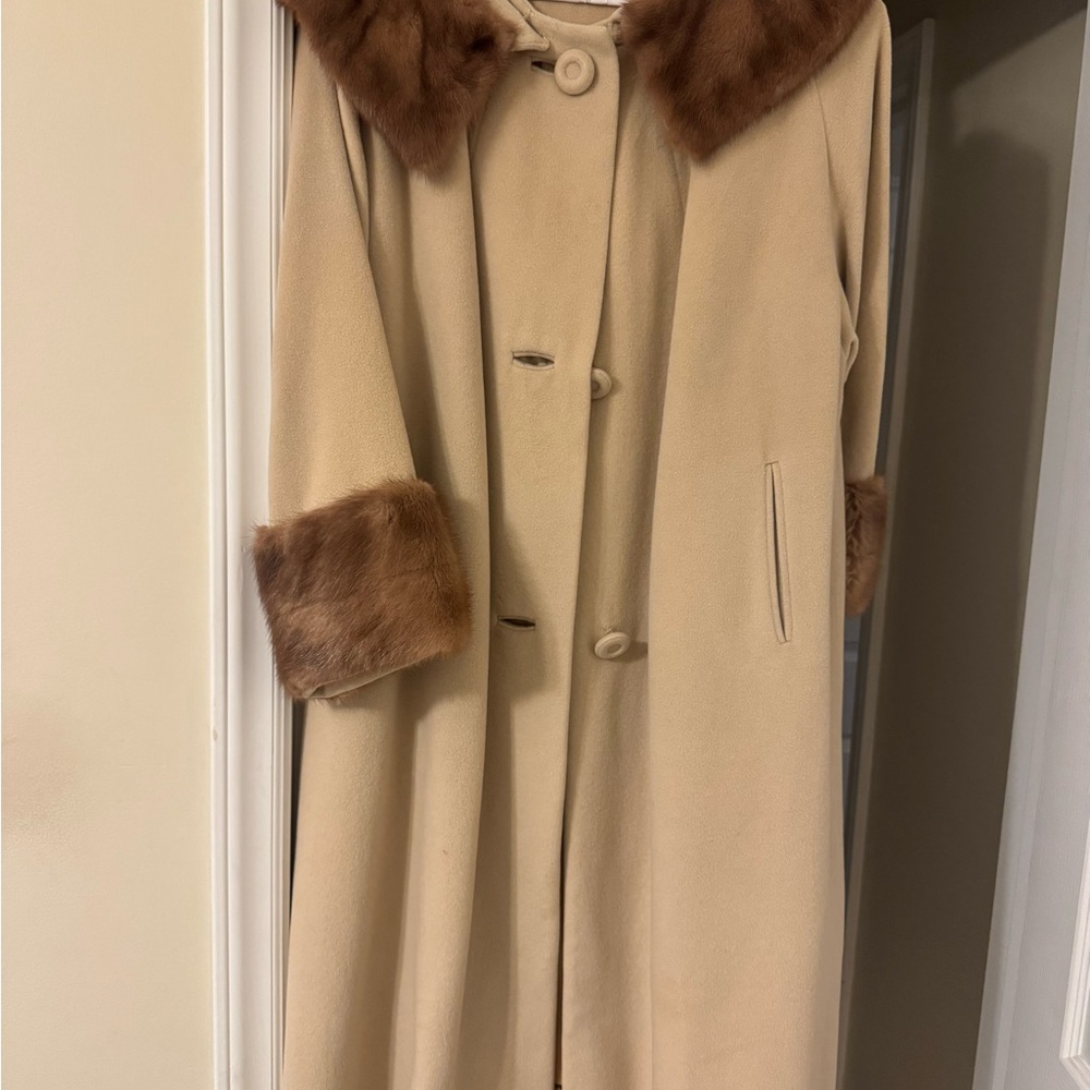 Elegant Tan Coat with Cashmere